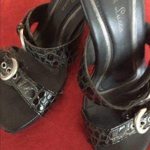 Diego Di Luca. Dark blue wedges